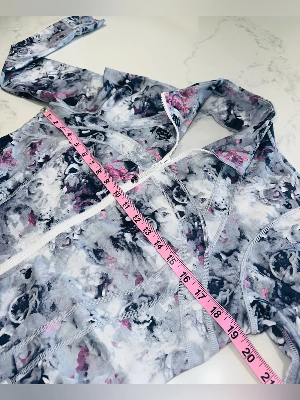LULULEMON SIZE12~DEFINE MOODY FLORAL FORM FIT SPORTS PILATES YOGA RUNNING JACKET